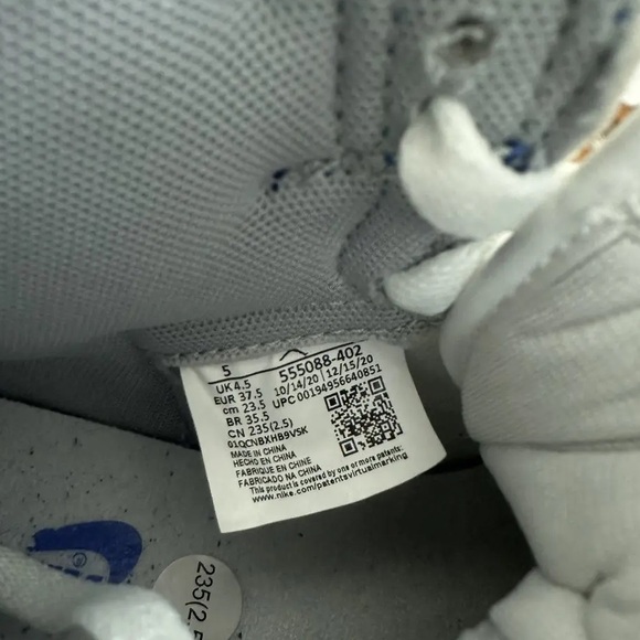 Air Jordan 1 Retro High OG 'Hyper
Royal' 2021 Sneakers - Picture 7 of 8